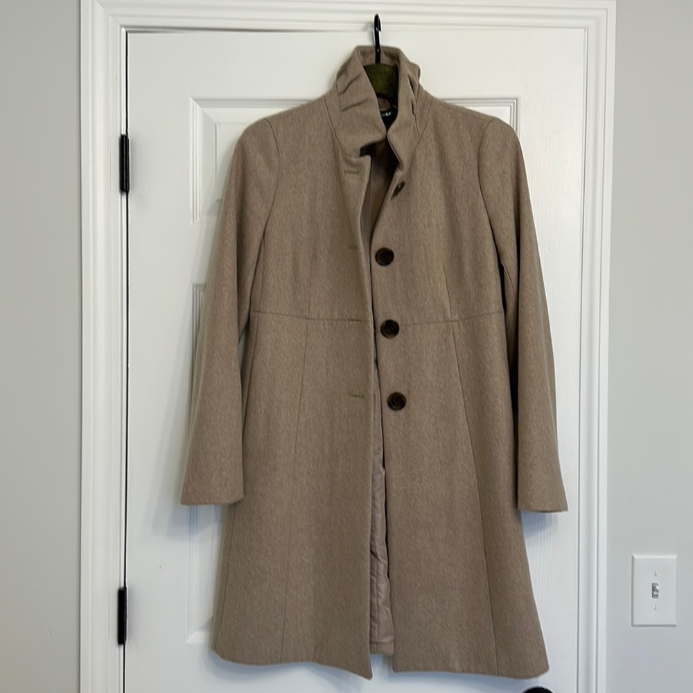 Jcrew ladies pea coat, beautiful scalloped collar in excellent condition.